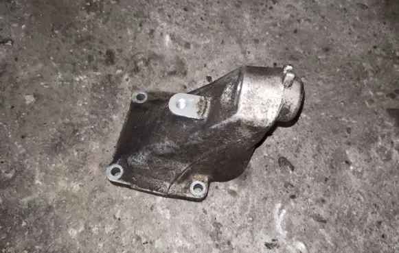 Mercedes-Benz C W202 Engine mounting bracket 6112230604