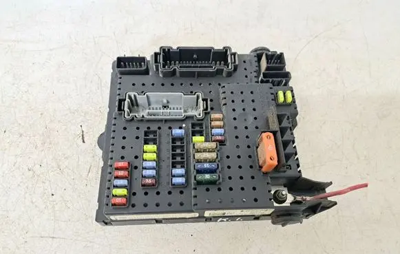 Volvo V70 Fuse module 8676391