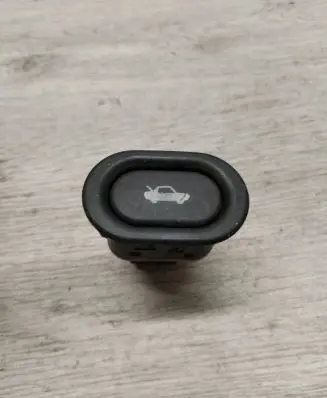 Tailgate opening switch