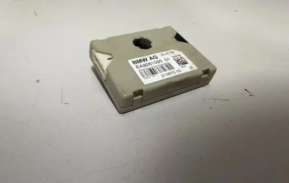 BMW 6 F06 Gran coupe Aerial antenna amplifier 9261095