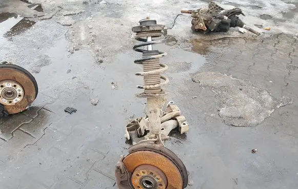 Skoda Octavia Mk2 (1Z) Front wheel hub spindle knuckle 