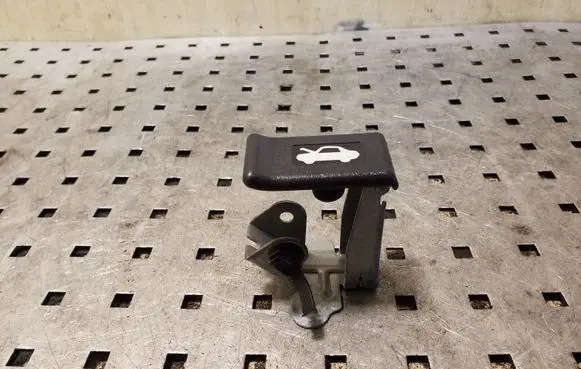 Honda CR-V Engine bonnet (hood) release handle