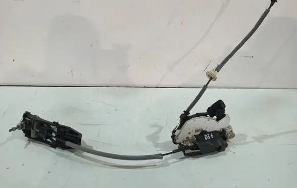 Volkswagen Golf VII Front door lock 5K1837015