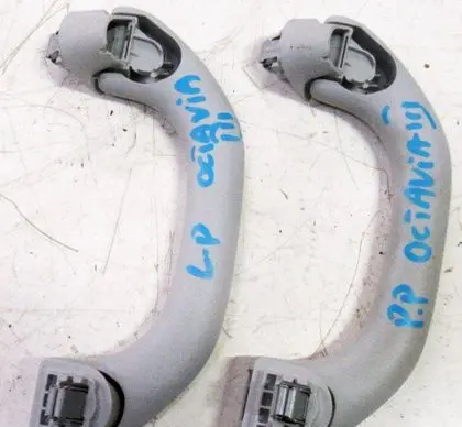 Skoda Octavia Mk3 (5E) A set of handles for the ceiling 