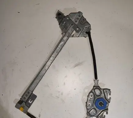Rear door manual window regulator