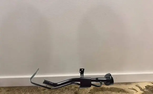 Nissan Navara D40 Fuel tank filler neck pipe 17221EB400 17221EB300