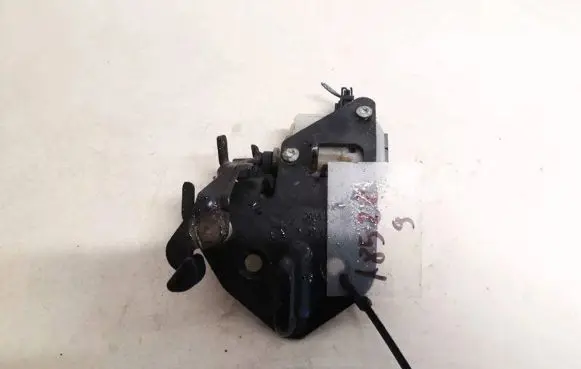 Skoda Octavia Mk2 (1Z) Rear door lock loop/hook striker 1z0827511c
