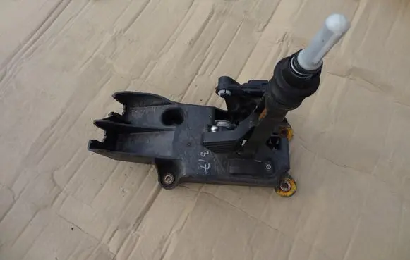 Nissan Qashqai Gear selector/shifter in gearbox 341017283R