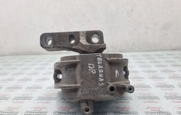 Volkswagen Touran I Engine mount bracket 1K0199262AT