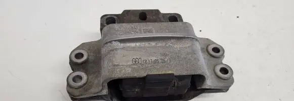 Volkswagen PASSAT B6 Engine mount bracket 1K0199555