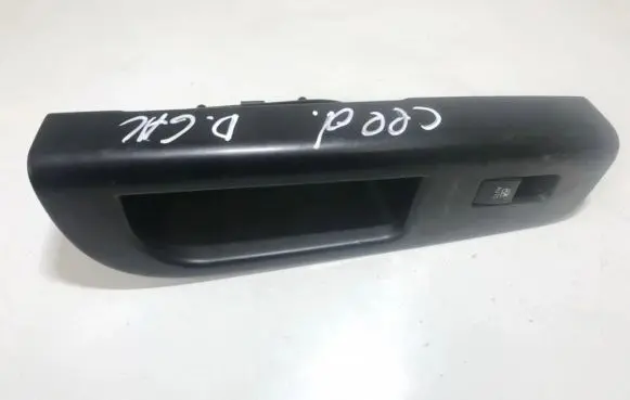 KIA Ceed Electric window control switch 823611h000 82361-1h000