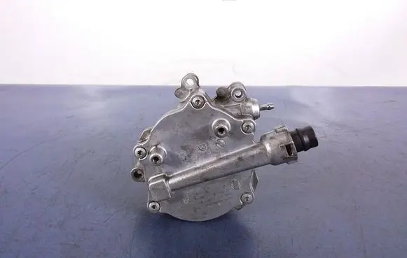 BMW 7 F01 F02 F03 F04 Vacuum pump 687390