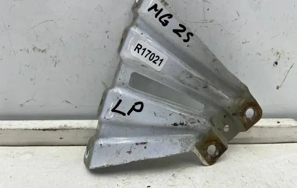 MG ZS Fender mounting bracket 10230193