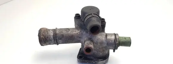 Volkswagen PASSAT B5.5 Engine coolant pipe/hose 038121133A