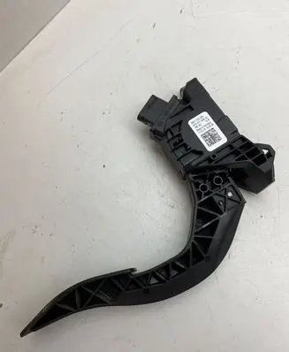 Audi A4 S4 B9 Accelerator throttle pedal 8W1723523
