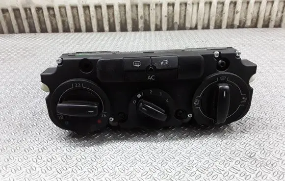 Volkswagen Touran I Climate control unit