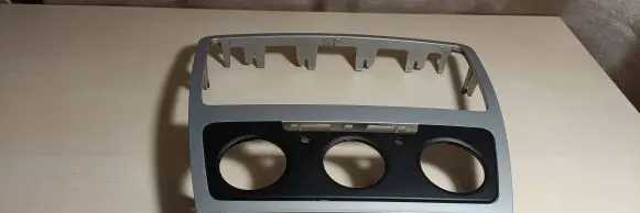Radio/GPS head unit trim