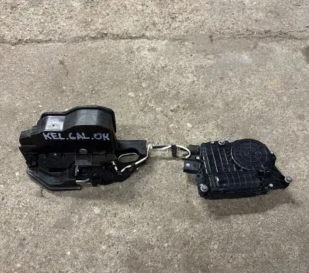 BMW 5 F10 F11 Rear door soft close latching motor 7154516