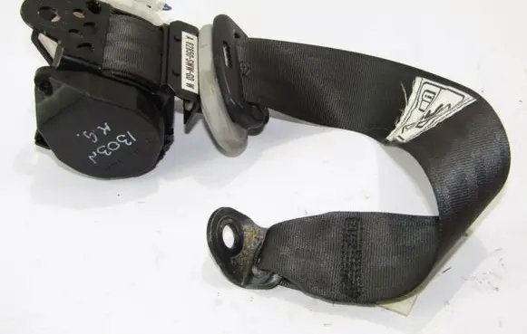 Honda CR-V Rear seatbelt