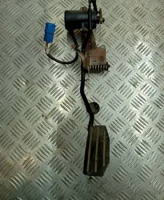 Opel Frontera B Accelerator throttle pedal 09129107