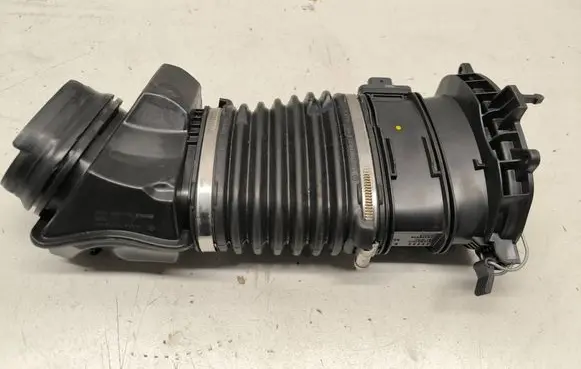 Mercedes-Benz C W205 Air intake duct part A6540980083 A6540900048