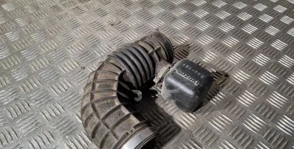 Suzuki Grand Vitara I Air intake hose/pipe 65DR02 65D
