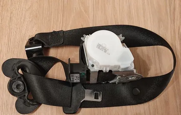 BMW 2 F22 F23 Front seatbelt 7265810 72117265810 S2726581004