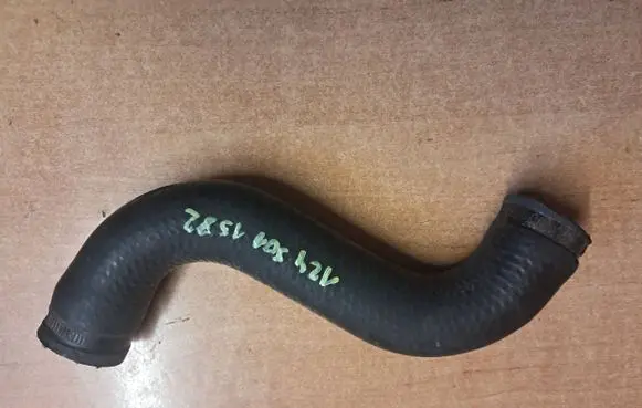 Mercedes-Benz E W124 Engine coolant pipe/hose 1245011582