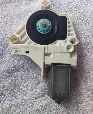 Volkswagen Sharan Front door window regulator motor 8K0959801B