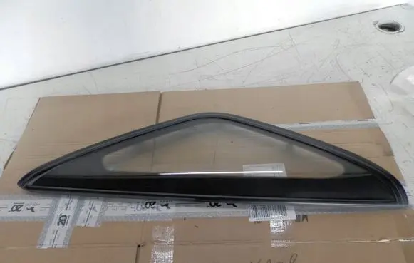Mitsubishi Galant Rear side window 