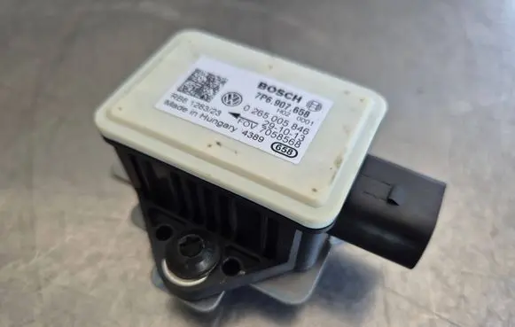 Volkswagen Touareg II ESP acceleration yaw rate sensor 7P6907658 0265005846 7058568