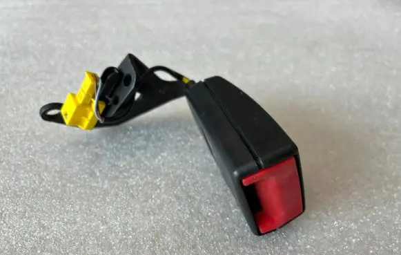 Mercedes-Benz C AMG W204 Middle seatbelt buckle (rear) A2048602569 2048602569