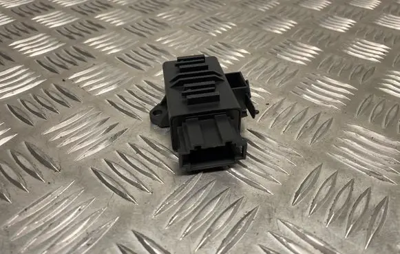 Skoda Superb B6 (3T) Seat heating relay 1Z0959772C