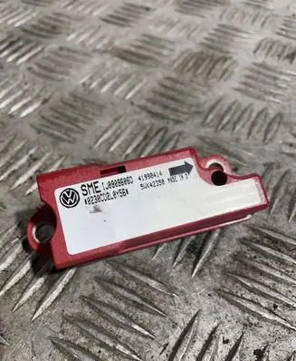 Volkswagen Golf IV Airbag deployment crash/impact sensor 1J0909606D 41990414 5WK42350