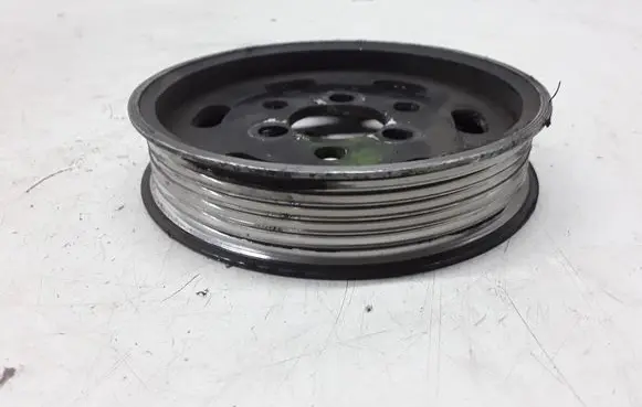 Volkswagen Golf IV Power steering pump pulley 038145255B