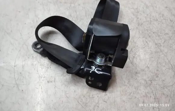 Middle seatbelt (rear)