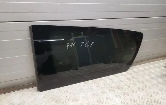 Chrysler Pacifica Rear side window P68238495AC