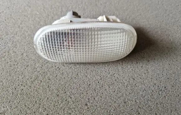 Mitsubishi L200 Front fender indicator light