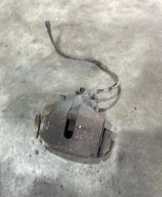 Volkswagen Golf VI Front brake caliper