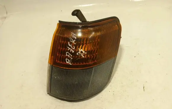 Mitsubishi Pajero Front indicator light 21037746