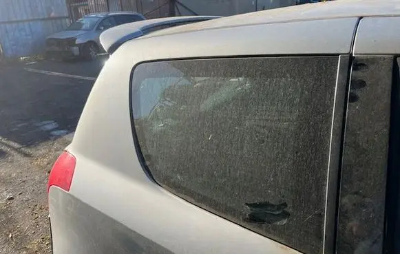 Suzuki Swift I Rear side window 