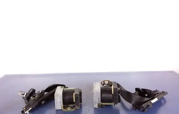 Mercedes-Benz C W203 Front seatbelt 