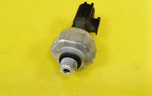 KIA Carnival Air conditioning (A/C) pressure sensor T142CP810