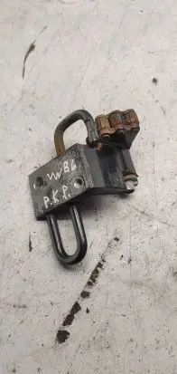Volkswagen PASSAT B6 Front door upper hinge