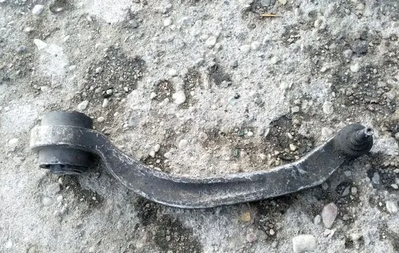 Volkswagen PASSAT B5 Front lower control arm/wishbone