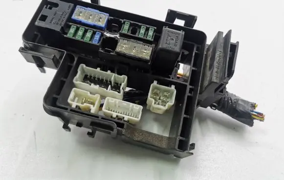 Nissan Qashqai Fuse module 243817990A 7254576330