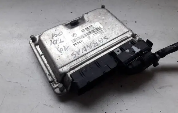 Volkswagen Sharan Engine control unit/module 0281010216