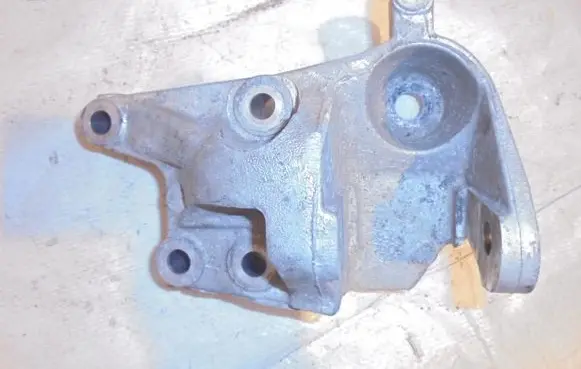 Citroen C5 Engine mounting bracket 9645161180