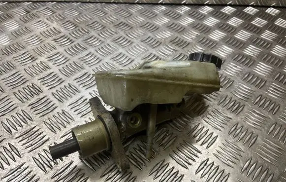 Master brake cylinder