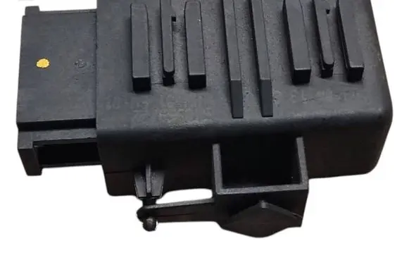 Volkswagen PASSAT B7 Seat heating relay 5K0959772